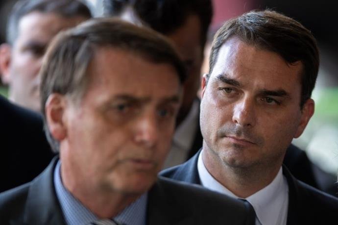 “Eu lamento como pai, mas ele vai ter que pagar”, diz Bolsonaro de Flávio