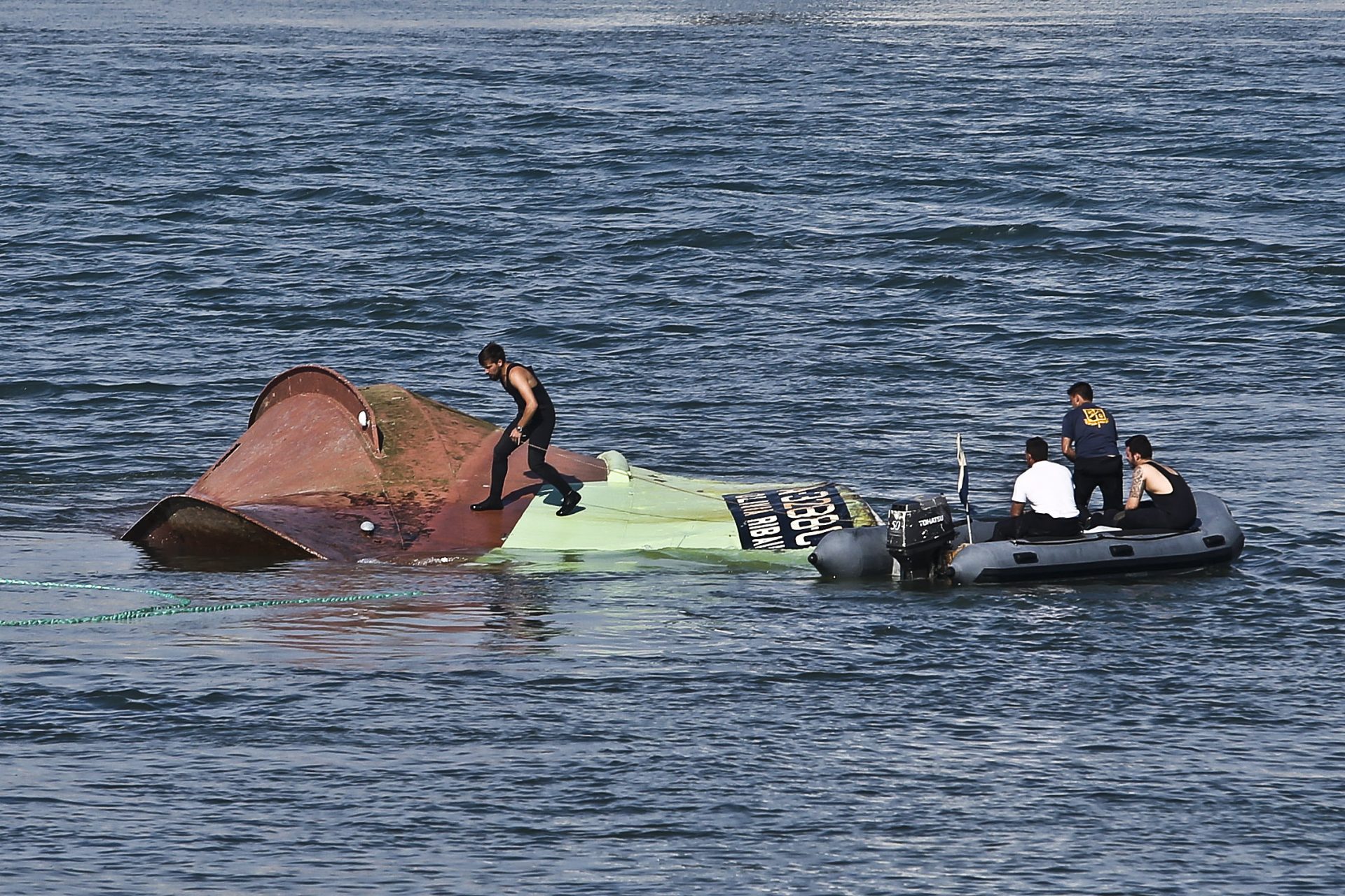 Figueira da Foz. Estado do mar dificulta operações de busca de vítimas de naufrágio