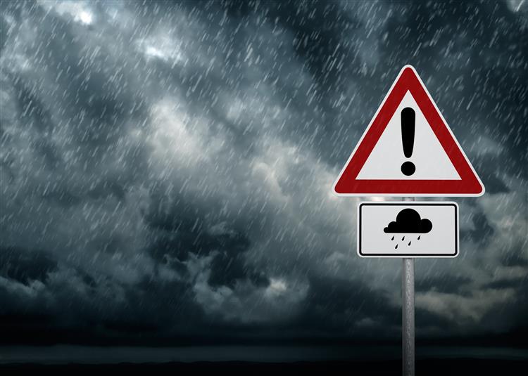 Proteção Civil lança alerta por chuva e vento forte entre sábado e segunda-feira