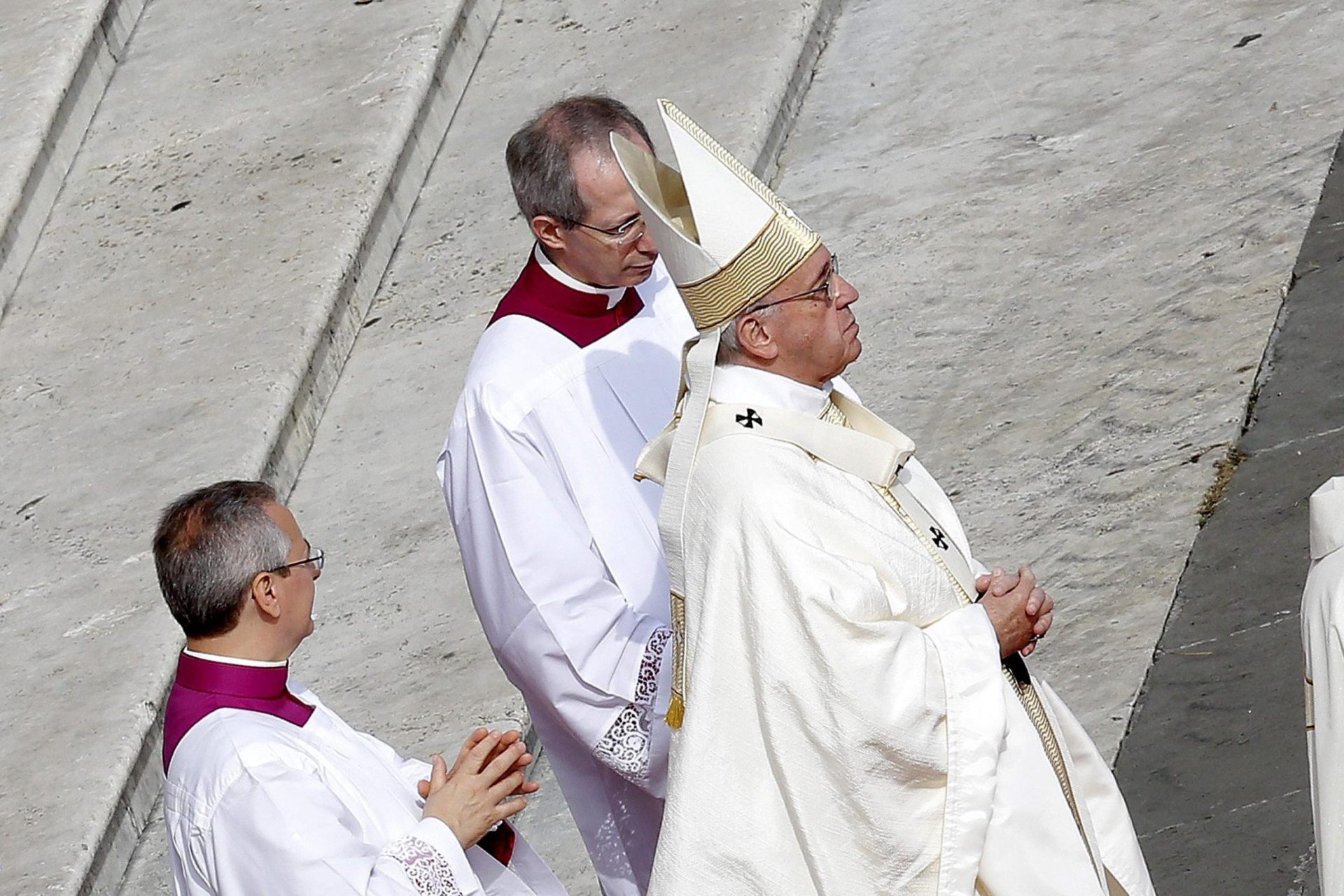 Papa pede a israelitas e palestinianos para se conterem