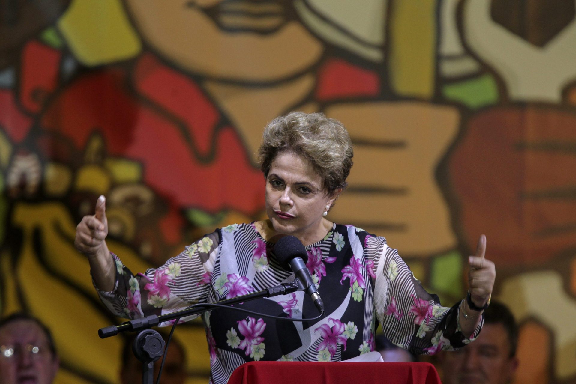 Juristas entregam terça-feira pedido de impugnação de Dilma no Congresso