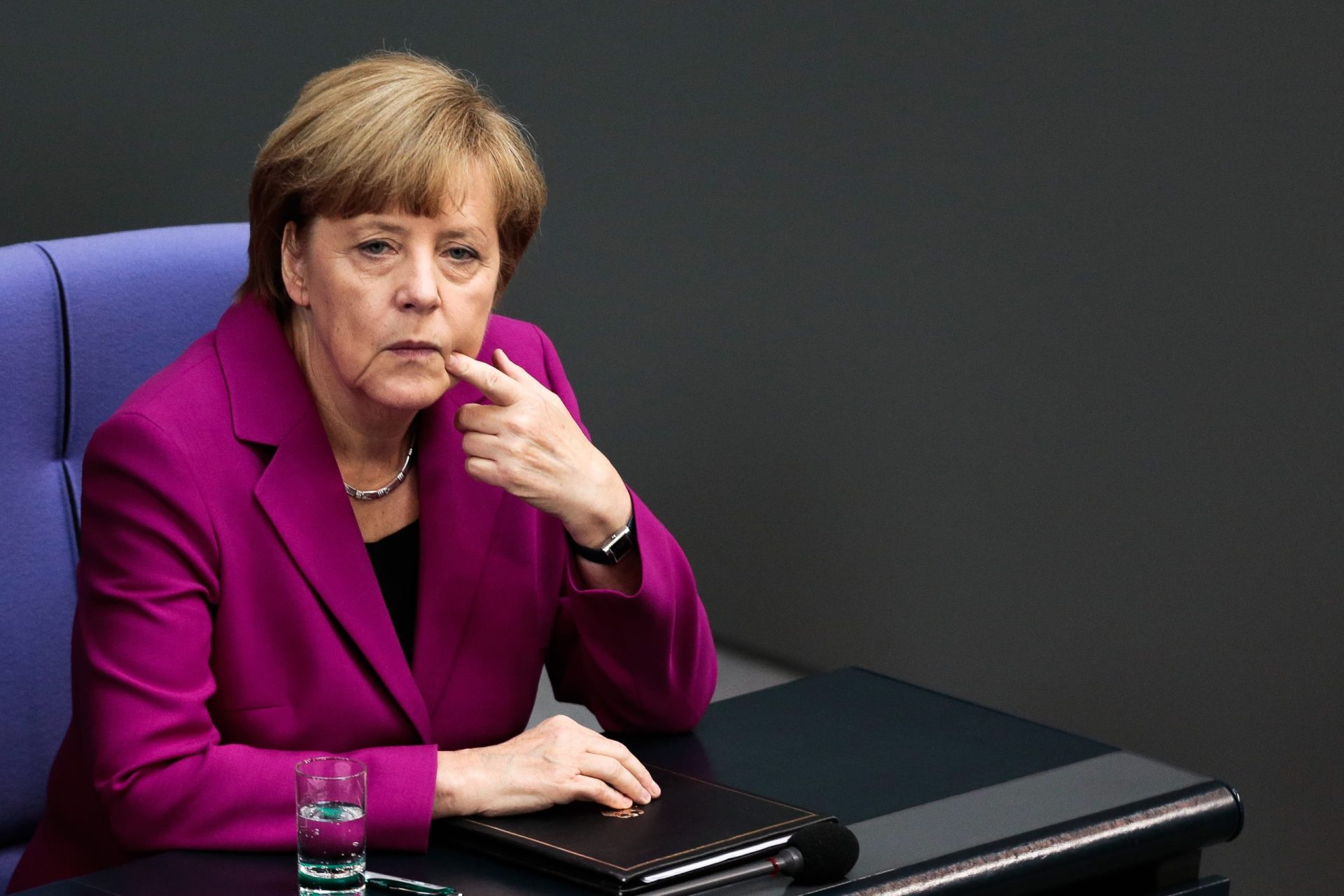 Angela Merkel espera que &#8220;companheiro Pedro&#8221; Passos Coelho forme Governo