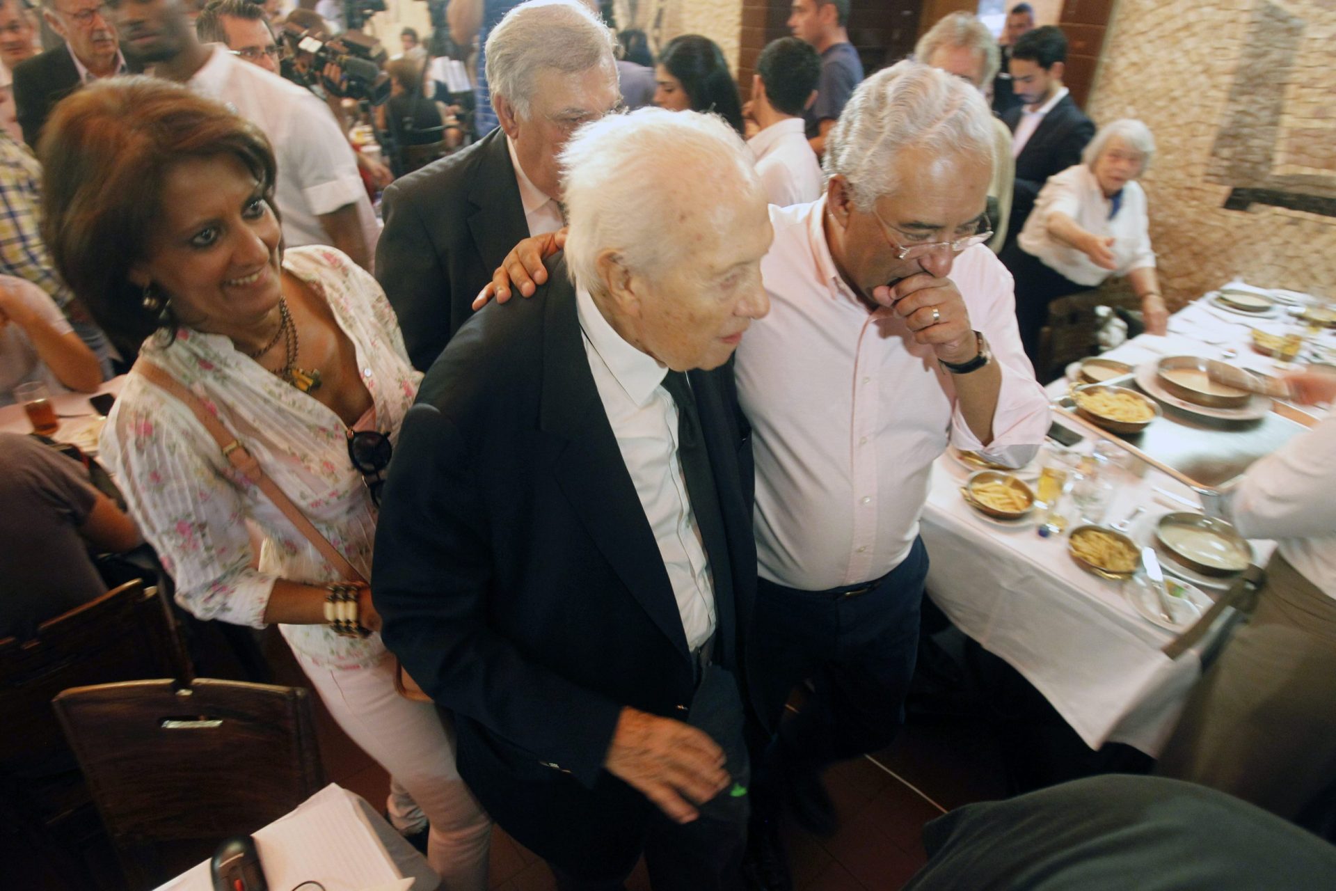 O almoço em que a voz do fado se atirou a Maria de Belém e a de Costa falhou