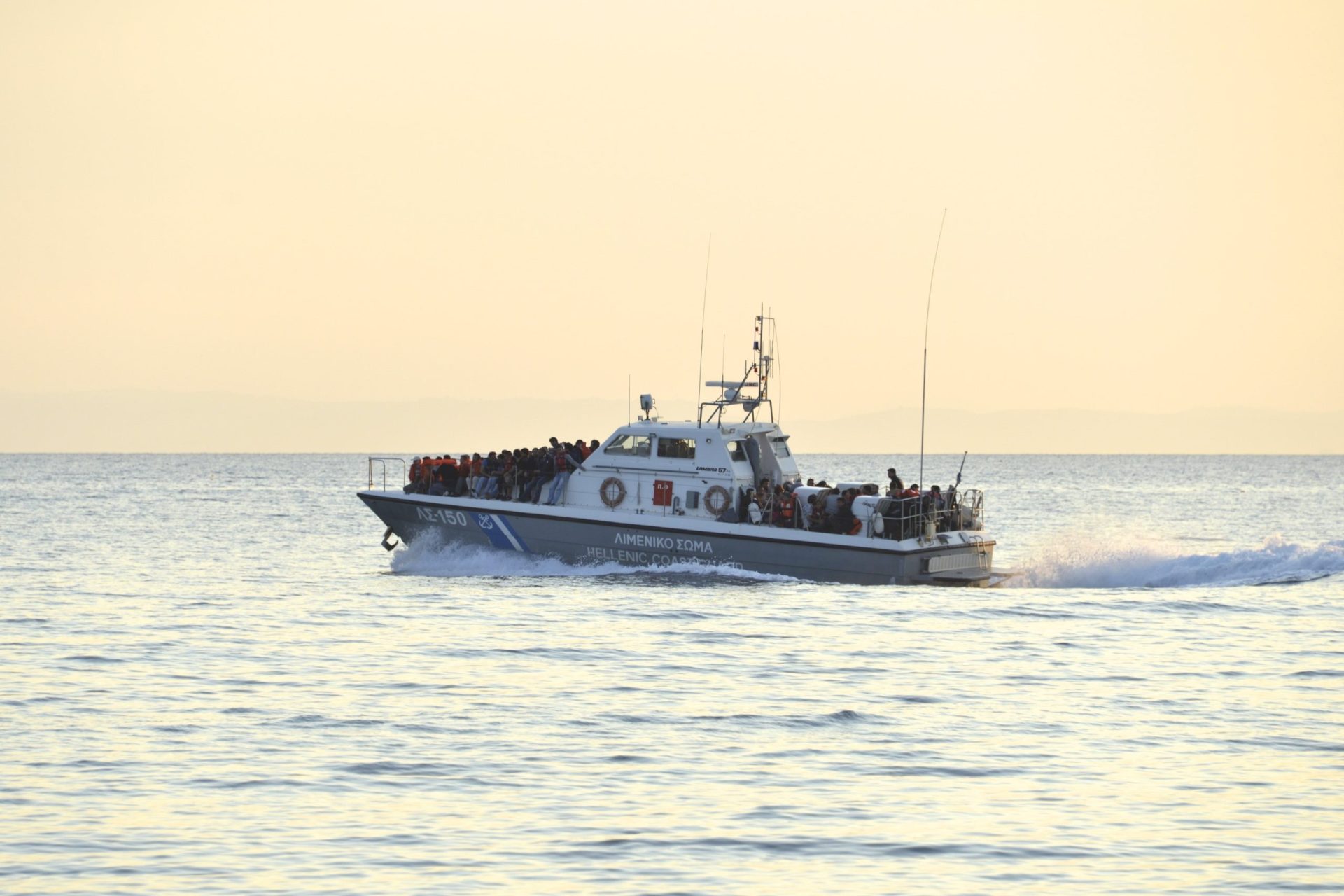 Refugiados. Pelo menos 21 mortos em dois naufrágios ao largo de ilhas gregas