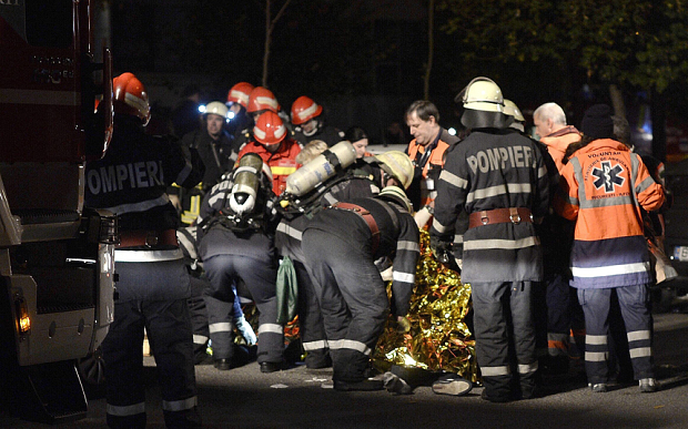 Roménia. Incêndio em discoteca provoca a morte a 27 pessoas