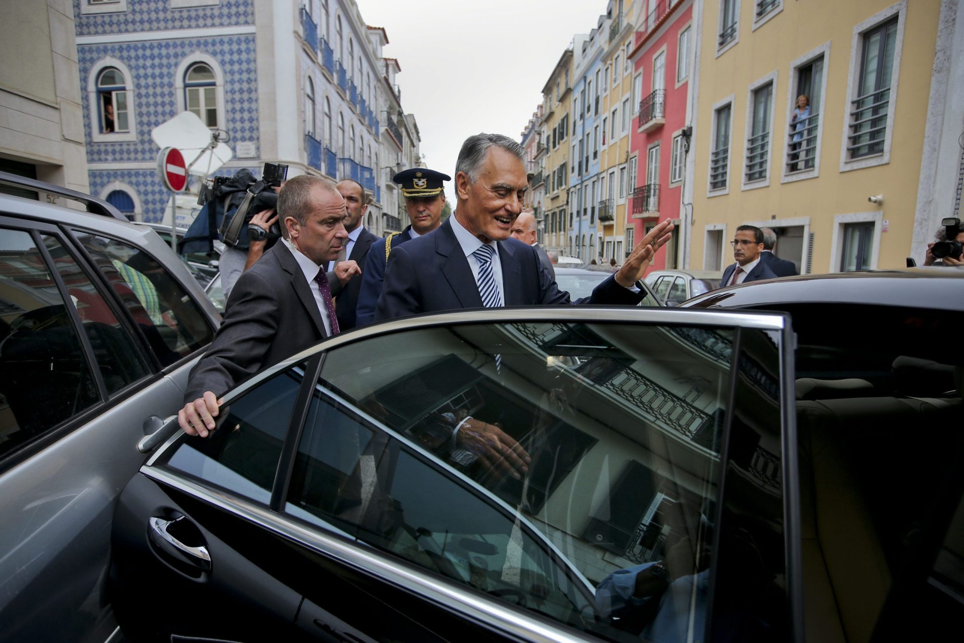 Cavaco lembra que em tempo eleitoral os chefes de Estado não vão ao 05 de Outubro