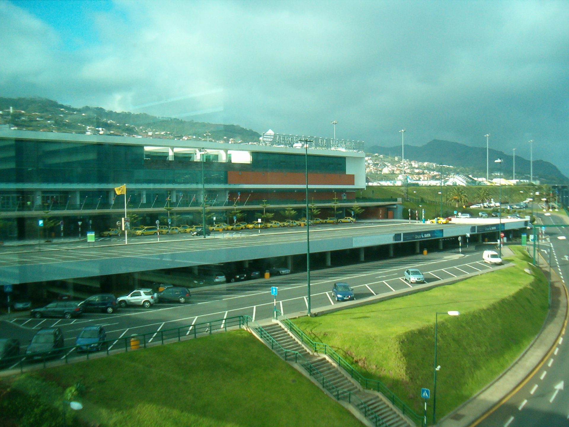 Três aviões divergiram da Madeira para outros aeroportos devido ao mau tempo