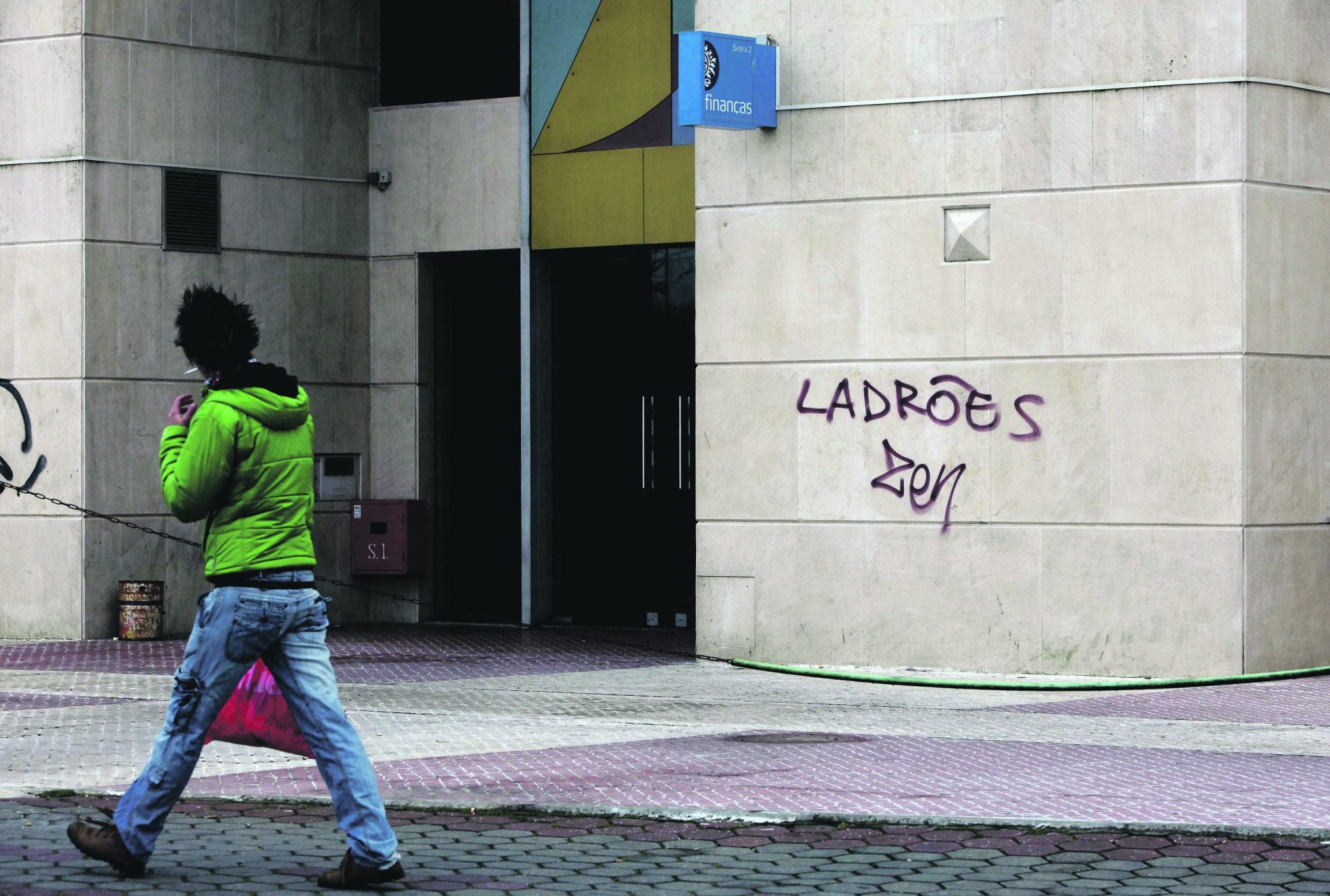 Fisco mantém contas penhoradas mesmo  depois das dívidas pagas