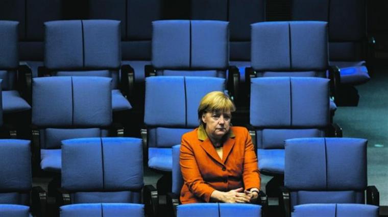 Merkel pede que não se diabolize a indústria automóvel