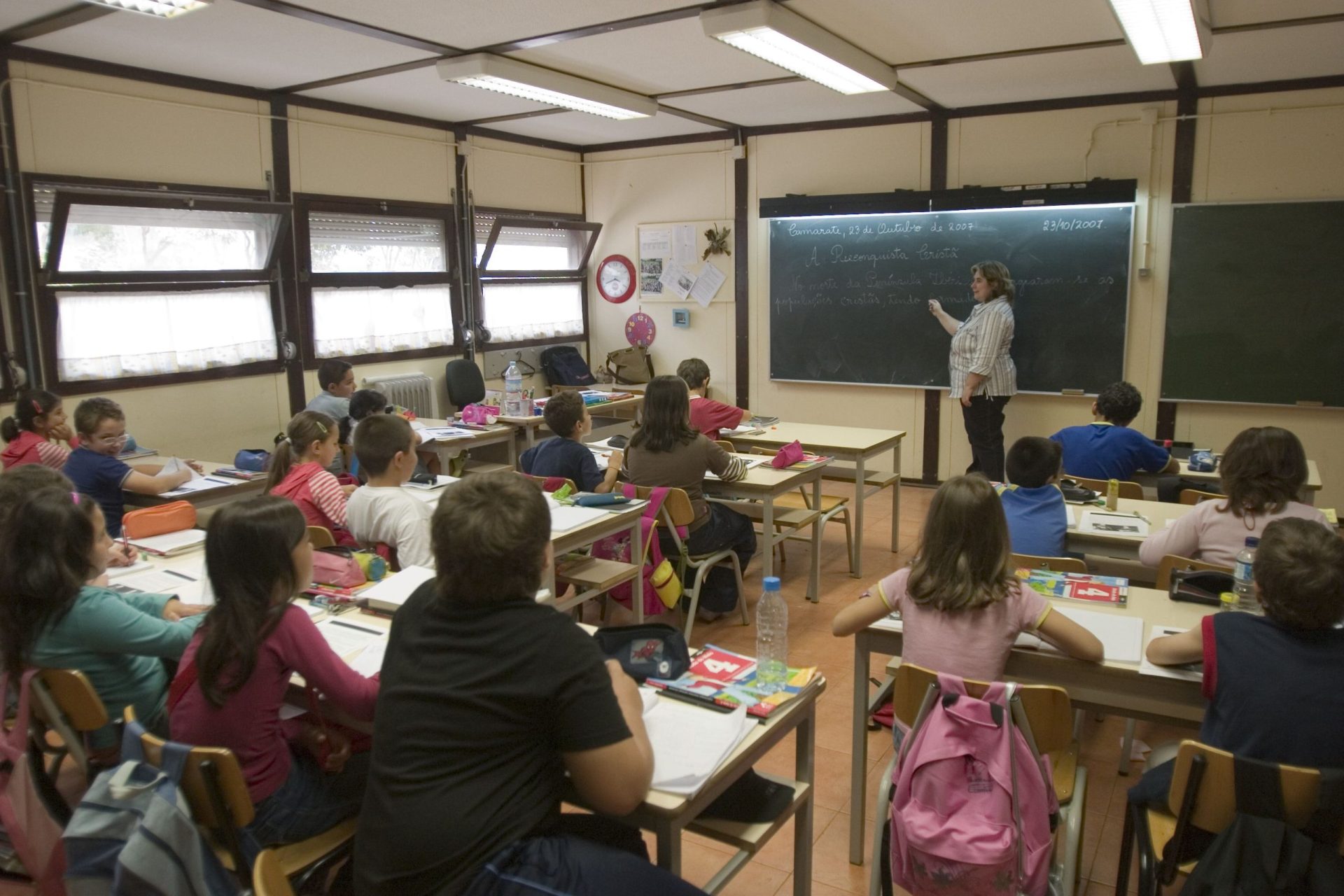 Neurologista defende que horários devem ser adaptados ao ritmo de sono dos alunos