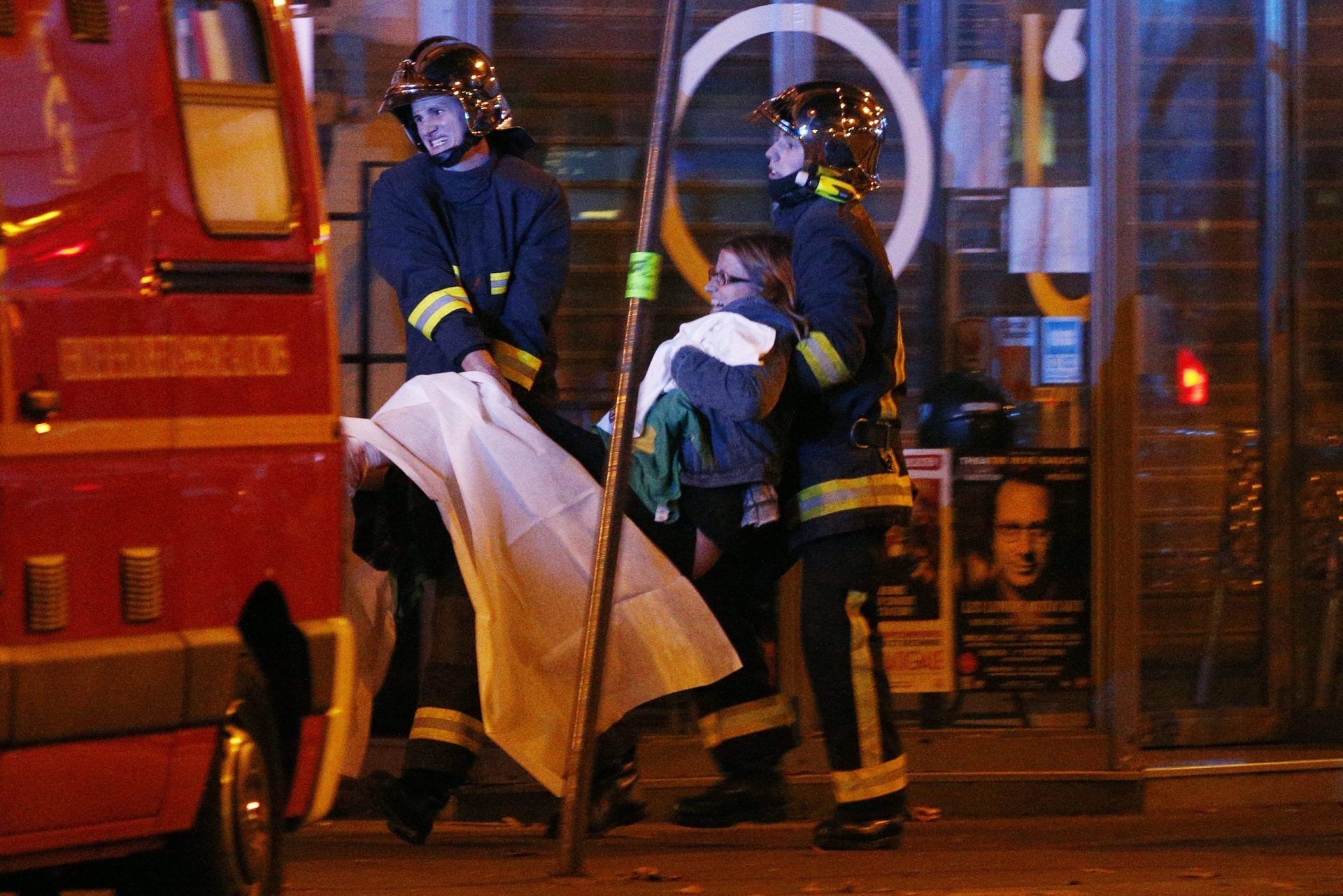 Atentados em Paris. Pelo menos 129 mortos e 352 feridos na guerra de França