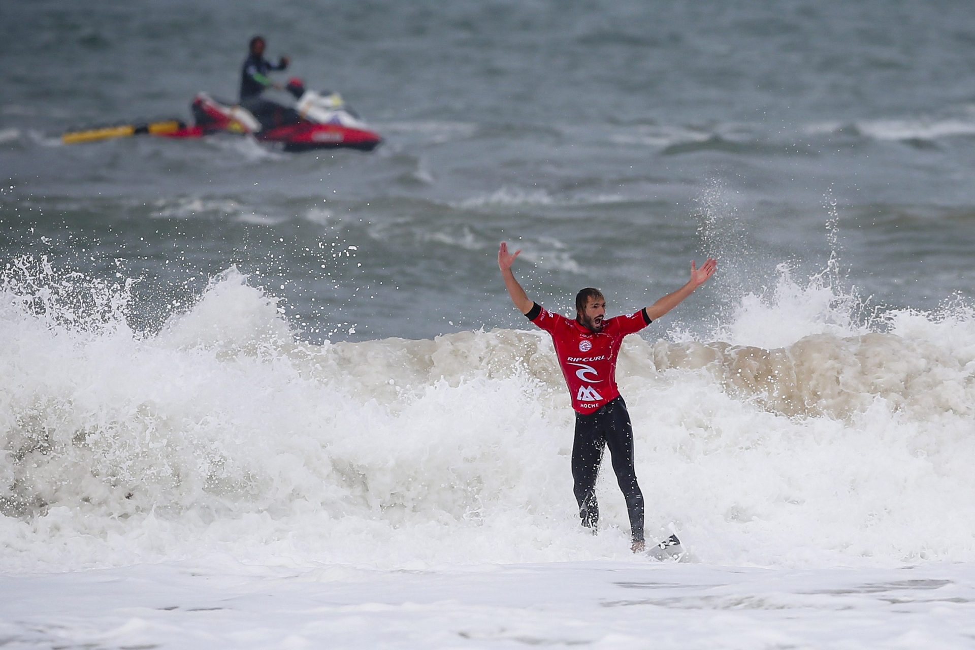 Campeonatos de surf  e festivais de música são os novos focos para atrair turistas