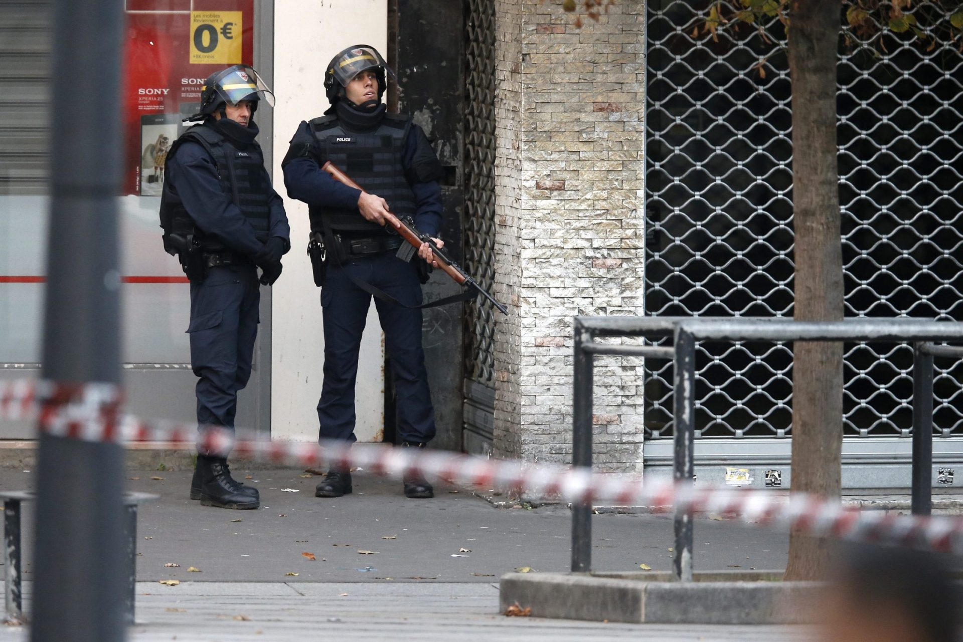 Cerco em Saint-Denis. Três detidos durante operação antiterrorista