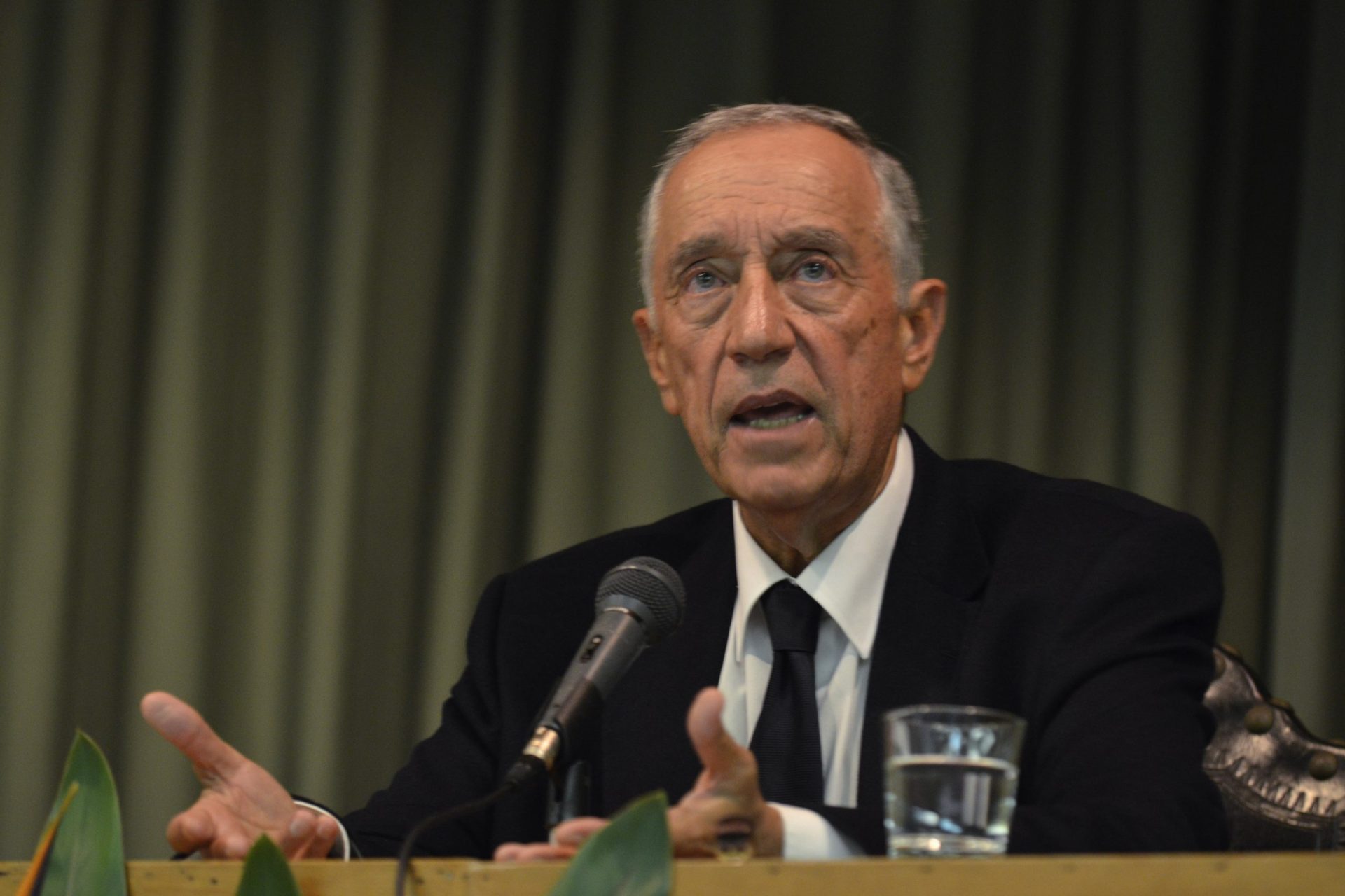 Marcelo Rebelo de Sousa vai a Paris para se encontrar com quem presenciou ataques