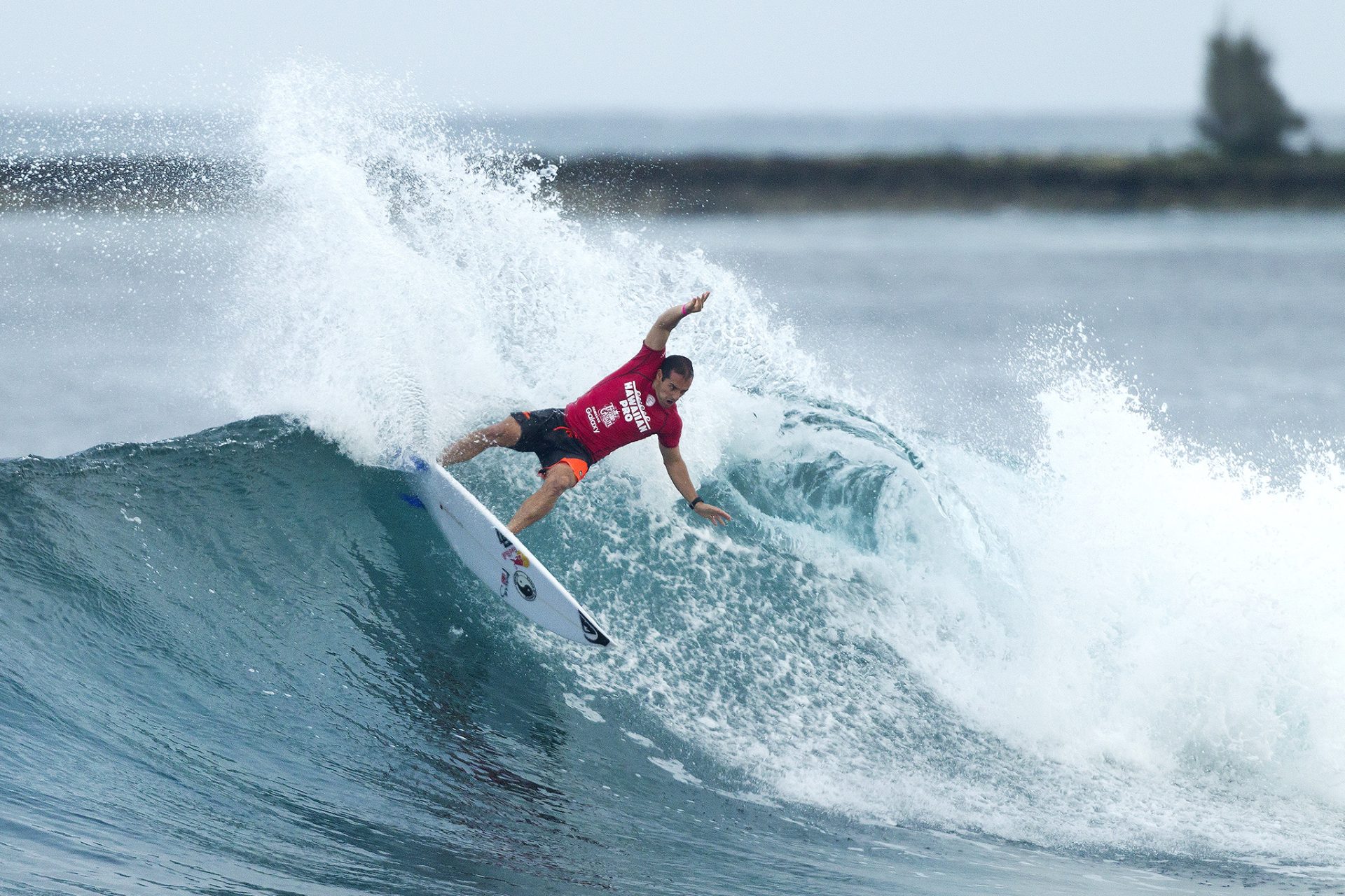 Hawaiian Pro. Tiago Pires apurado para o round 2