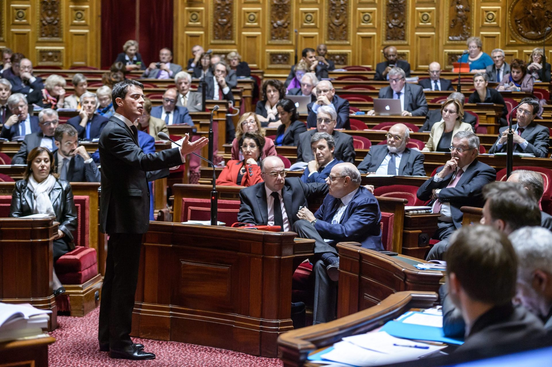 Parlamento francês aprova prolongamento do estado de emergência