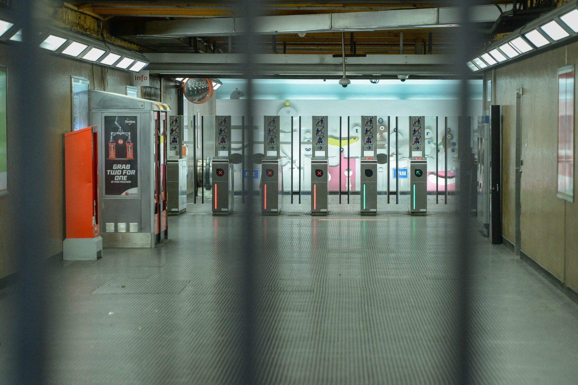 Bruxelas. Metro com circulação suspensa devido a risco iminente de atentados