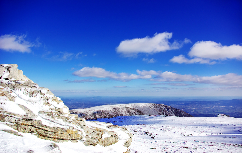 Serra da Estrela. Nevão fecha estrada Piornos-Lagoa Comprida