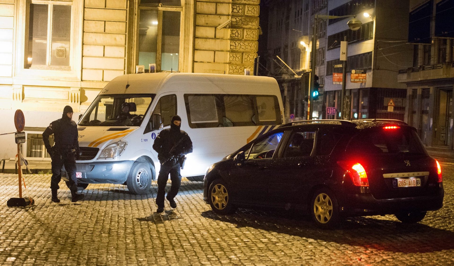 Bruxelas. Jornais belgas suspendem cobertura das operações policiais