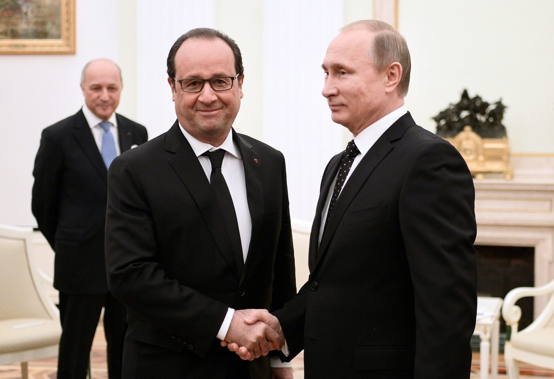 Hollande defende “grande coligação” contra ‘jihadistas’ e Putin concorda em cooperar