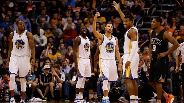 NBA. Warriors, de vitória em vitória até ao recorde… final?