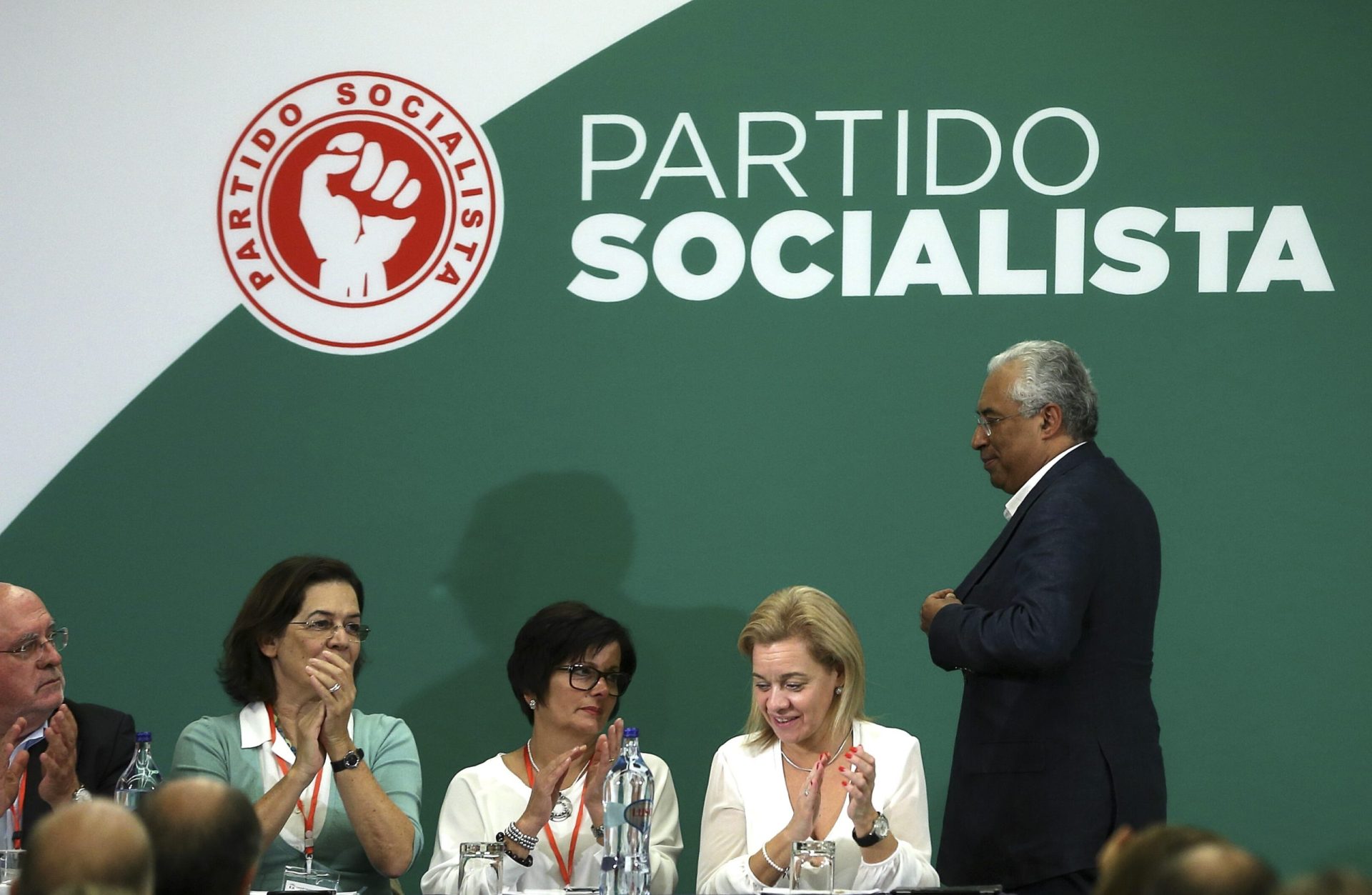 PS compromete-se a aumentar salário mínimo para os 600 euros em 2019