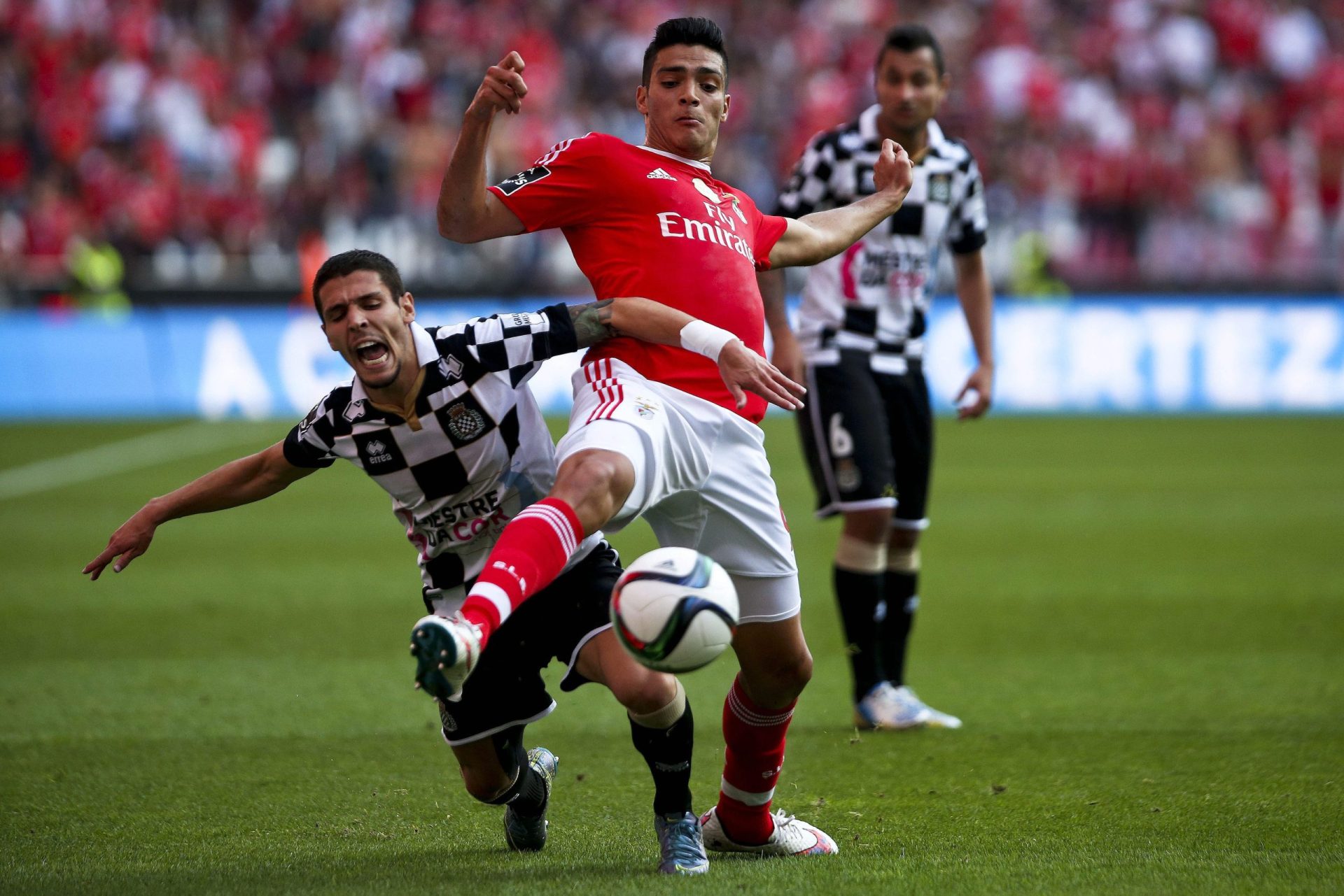 Benfica bate Boavista e salta para segundo da I Liga de futebol