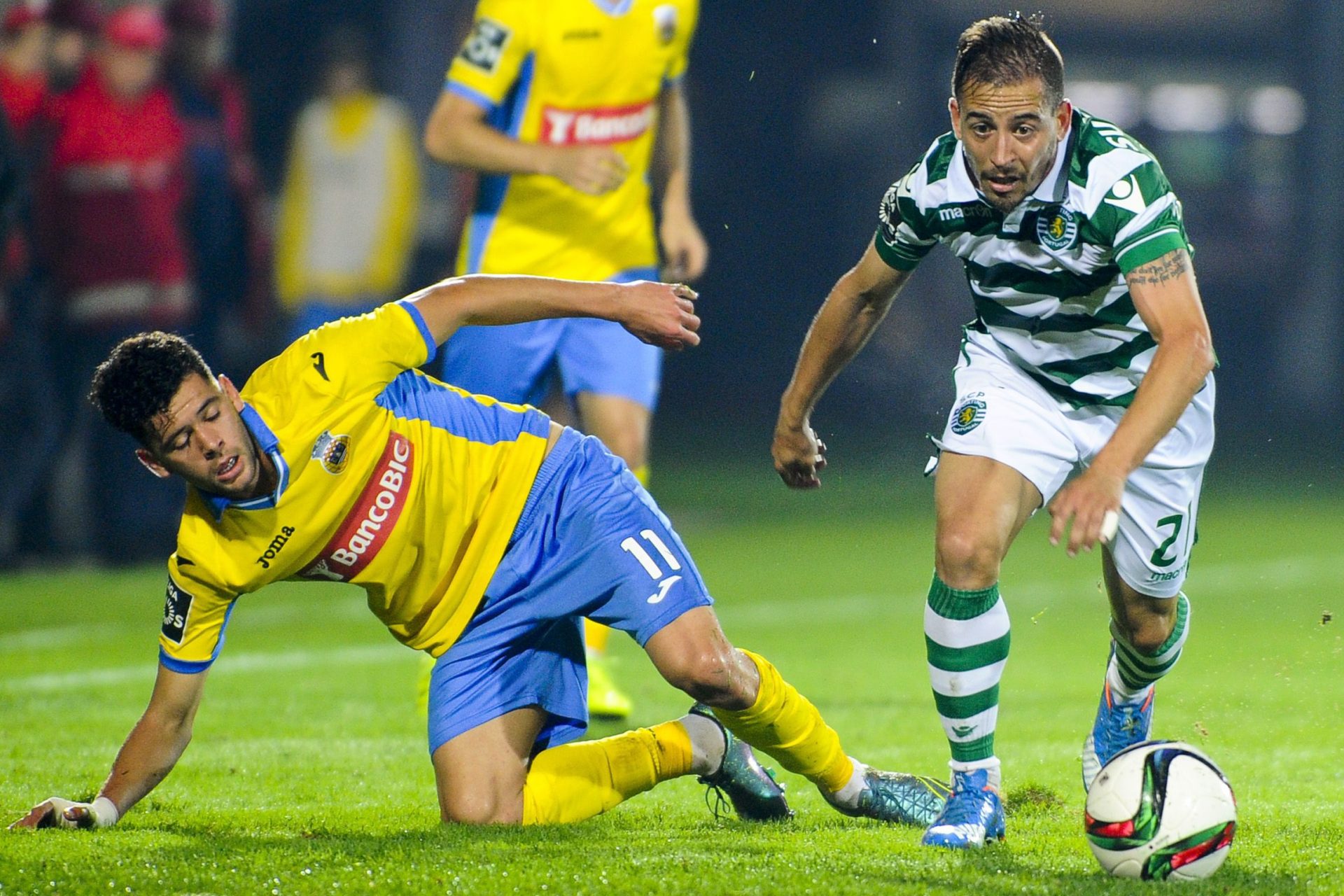 Sporting vence em Arouca nos últimos minutos de jogo