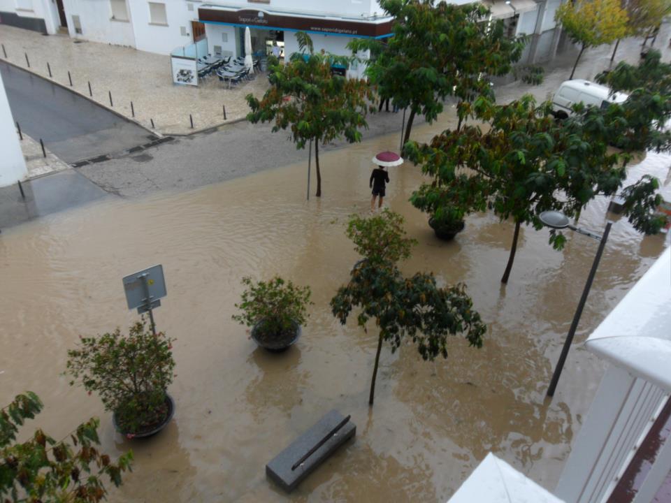 Inundações em Albufeira. Já foram accionados seguros no valor de 10 milhões