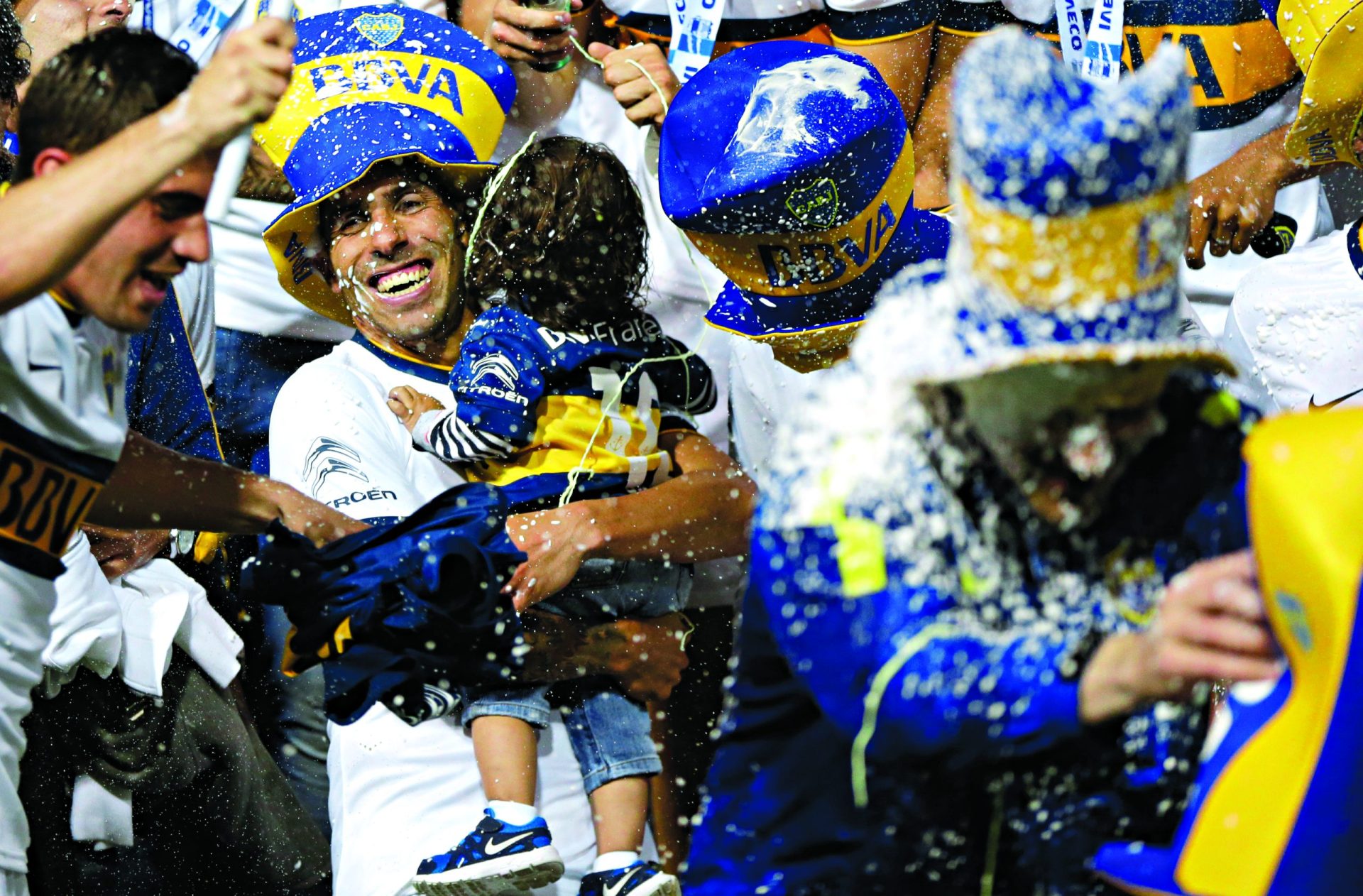 Tévez. Abra a Boca e diga Carlitos