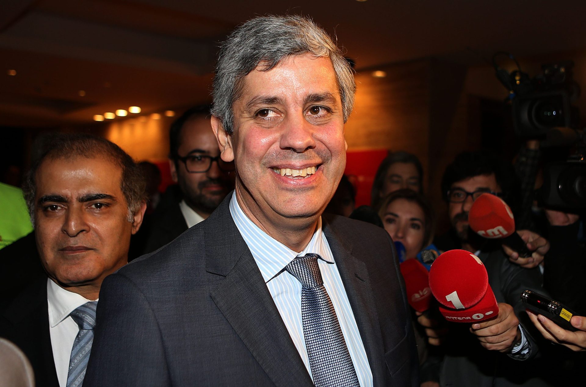 Défice. Centeno anuncia “medidas adicionais” e aponta o dedo a Passos