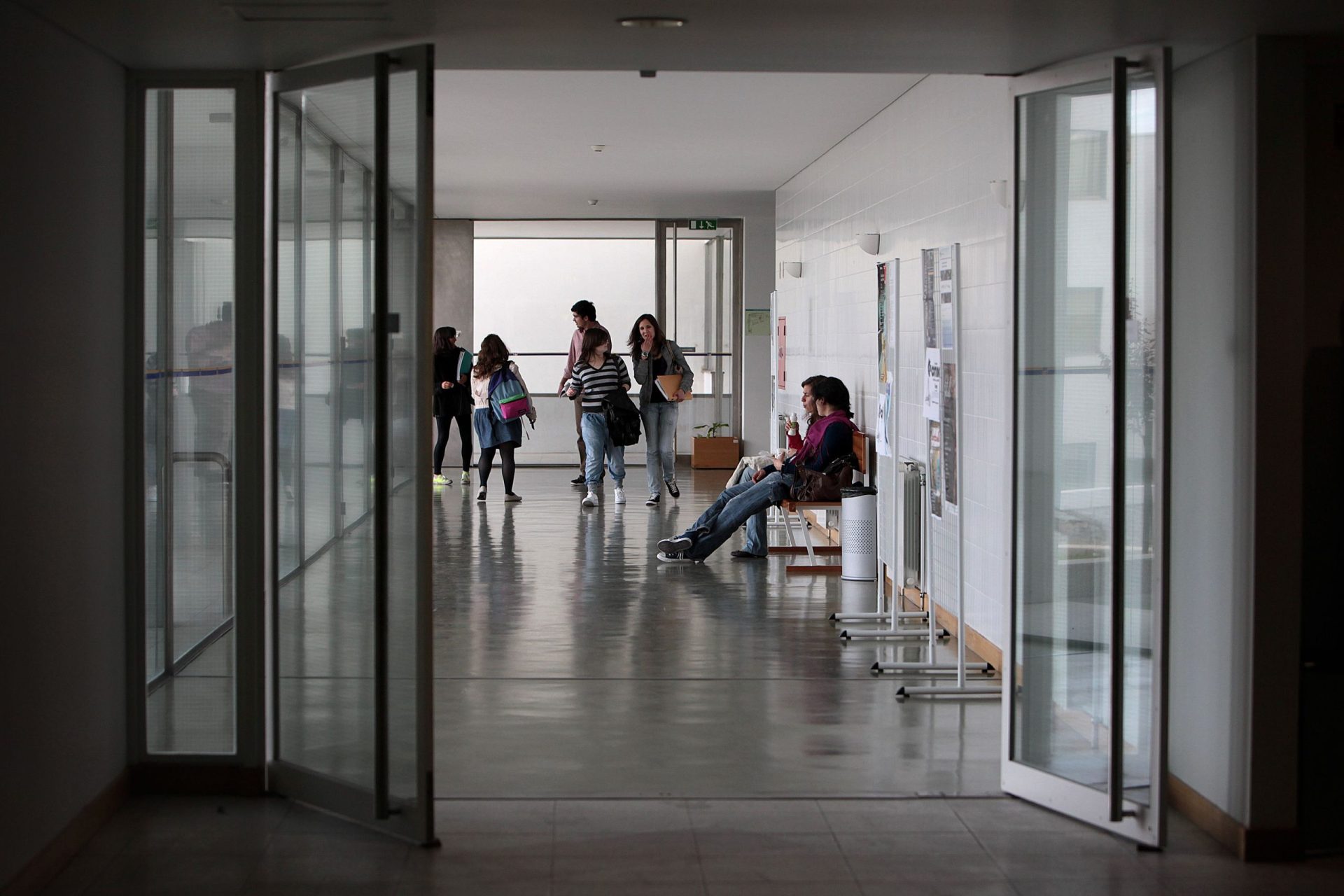 AMI atribui Bolsas de Estudo a 24 estudantes