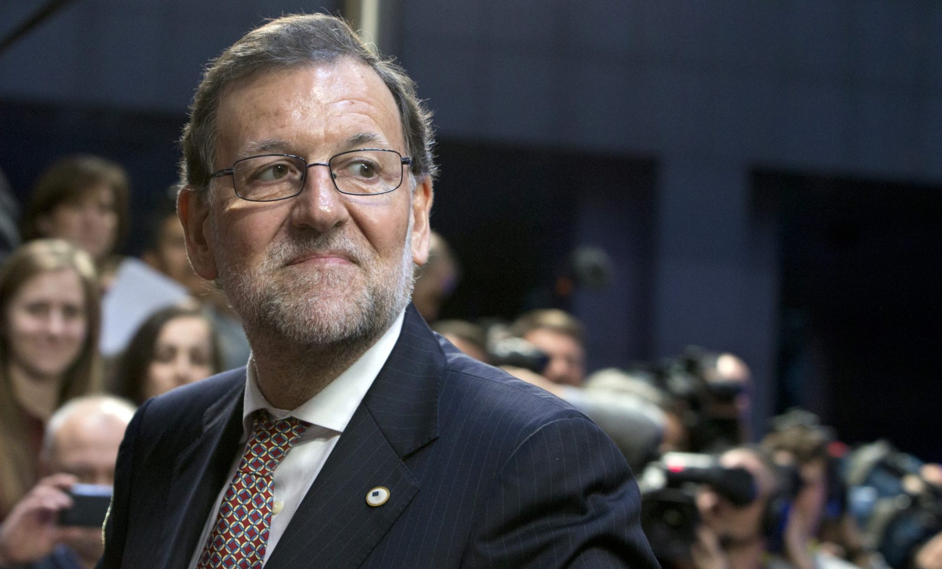 Espanha. Ninguém sabe quantos votos vale o murro que Rajoy levou na cara