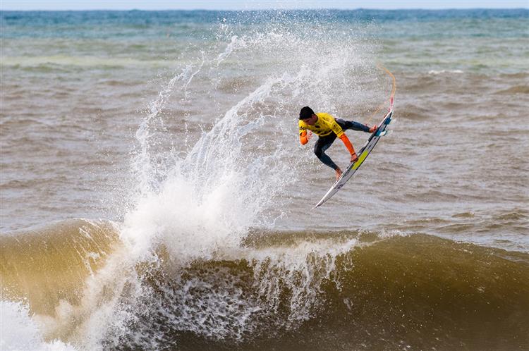 Quiksilver Pro Gold Coast. Medina perde e dispara em todas as direcções