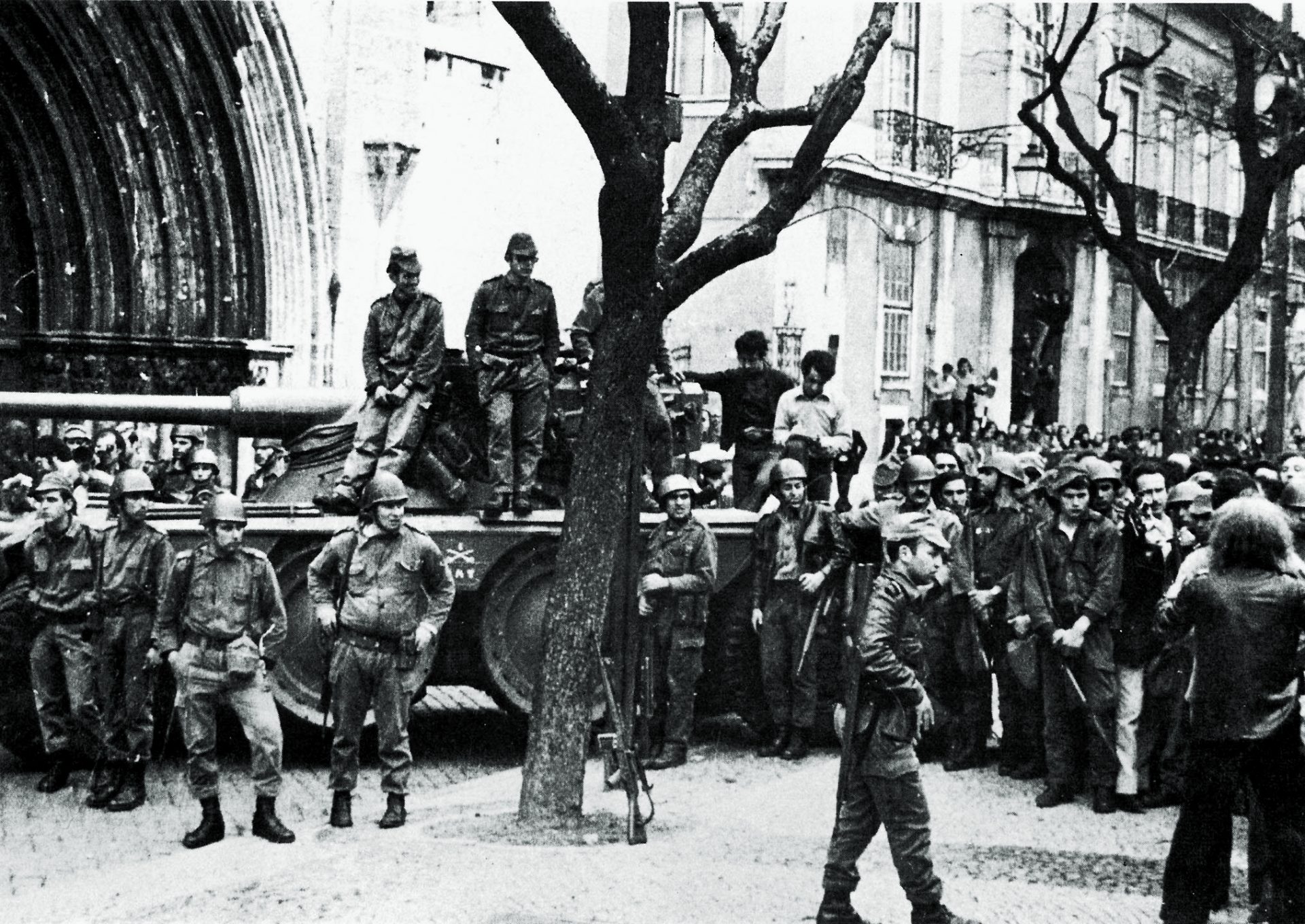 Quartel do Carmo.  A sangria que teria manchado a Revolução