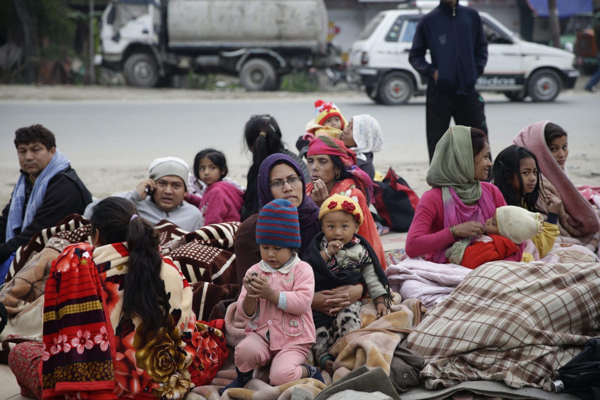 Nepal. Mulher retirada viva de escombros cinco dias após sismo