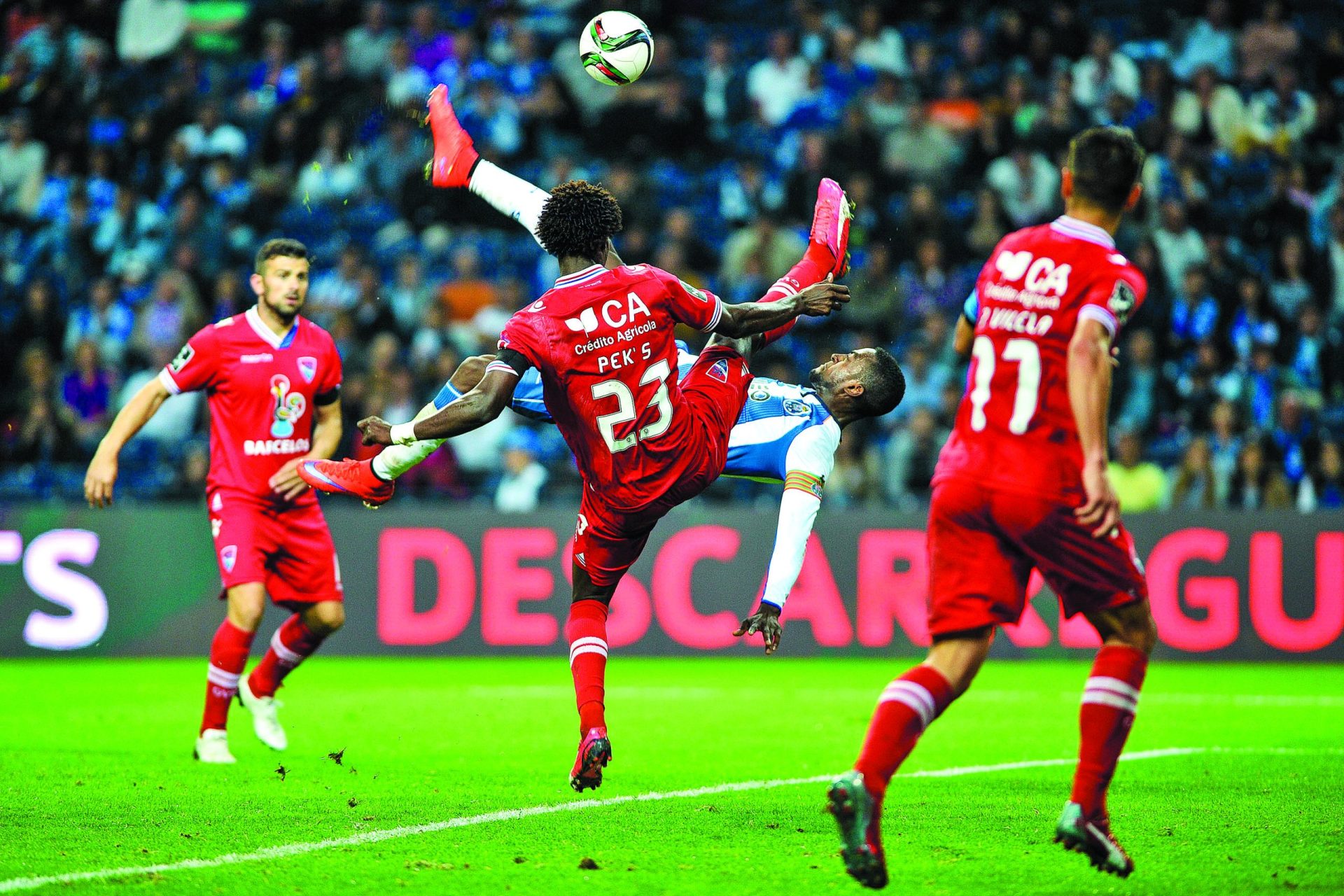 Jackson Martínez. O lance que fez lembrar Sepak Takraw