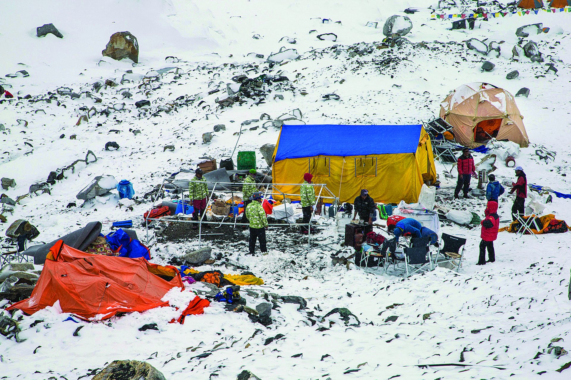 Sismo no Nepal. Raiva e indignação enchem as ruas de Catmandu