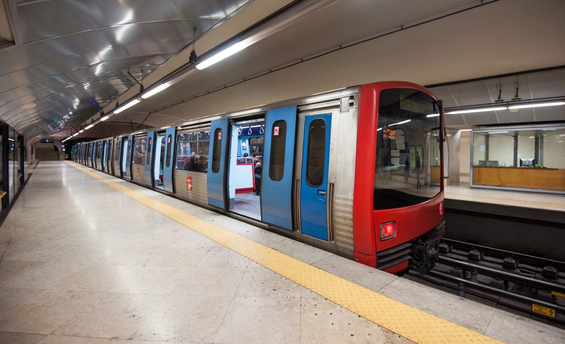 Trabalhadores em greve contra a subconcessão do Metro de Lisboa