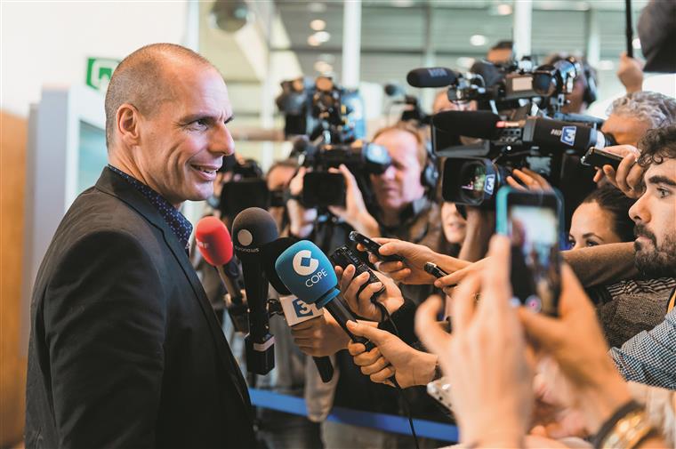 Varoufakis prefere ficar a dever ao FMI do que não pagar salários