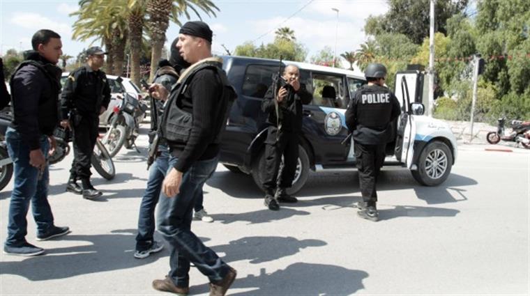 Tunísia. Polícia italiana detém marroquino suspeito de participar no atentado