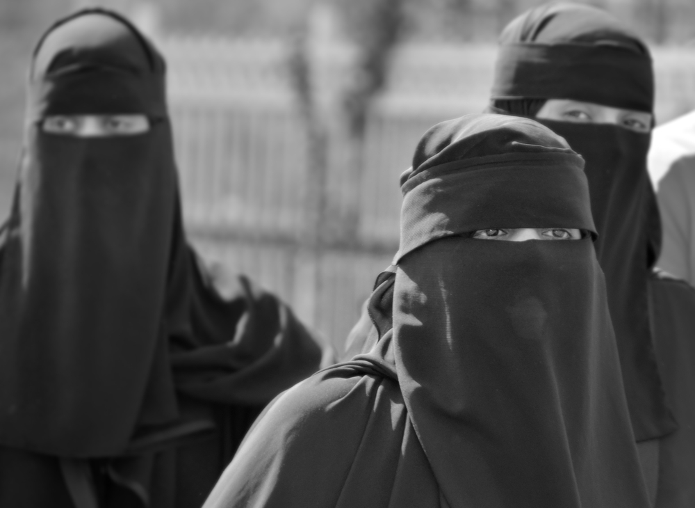 Holanda aprova proibição do véu islâmico integral