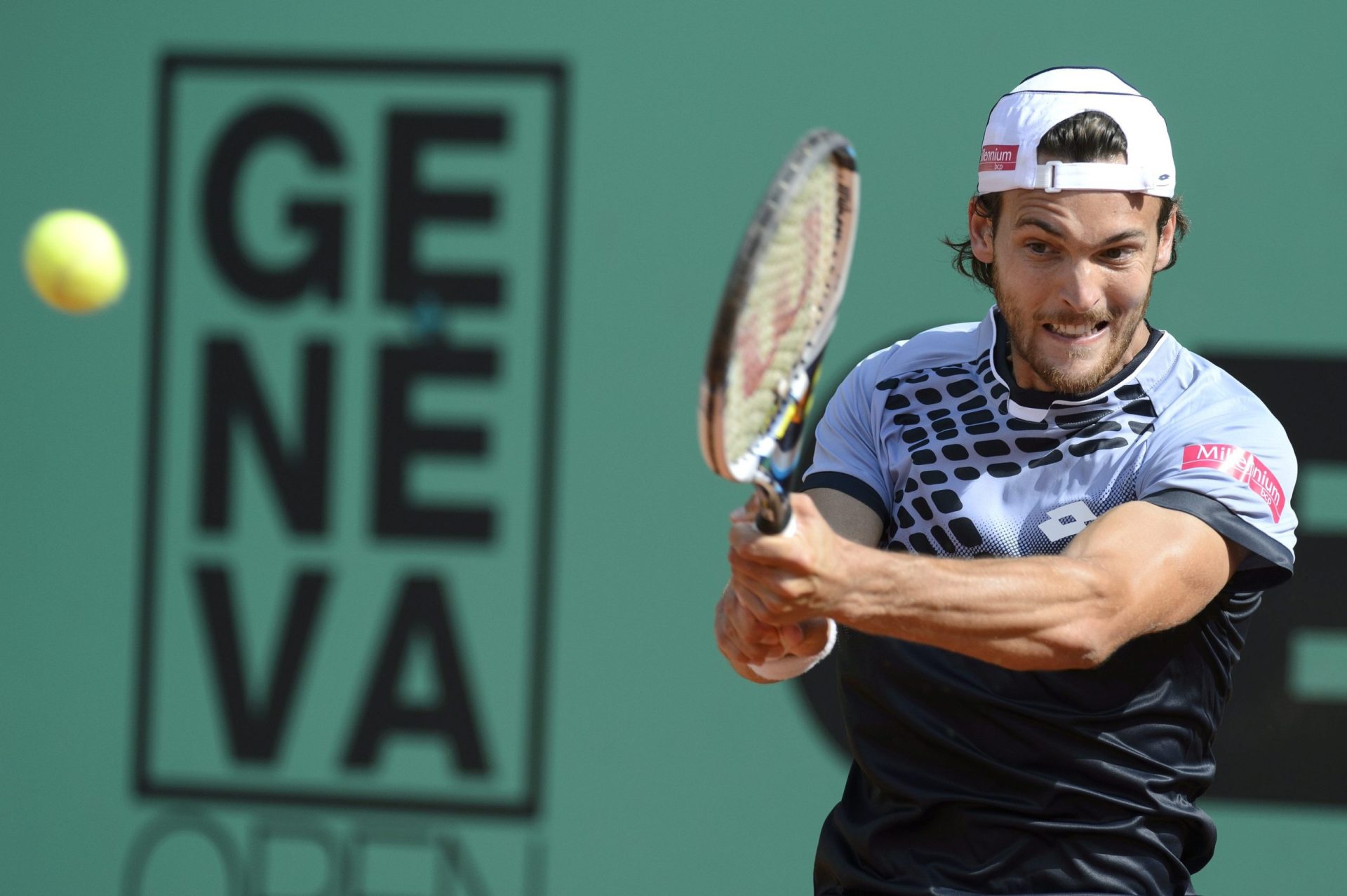 João Sousa qualifica-se para a segunda ronda da Roland Garros