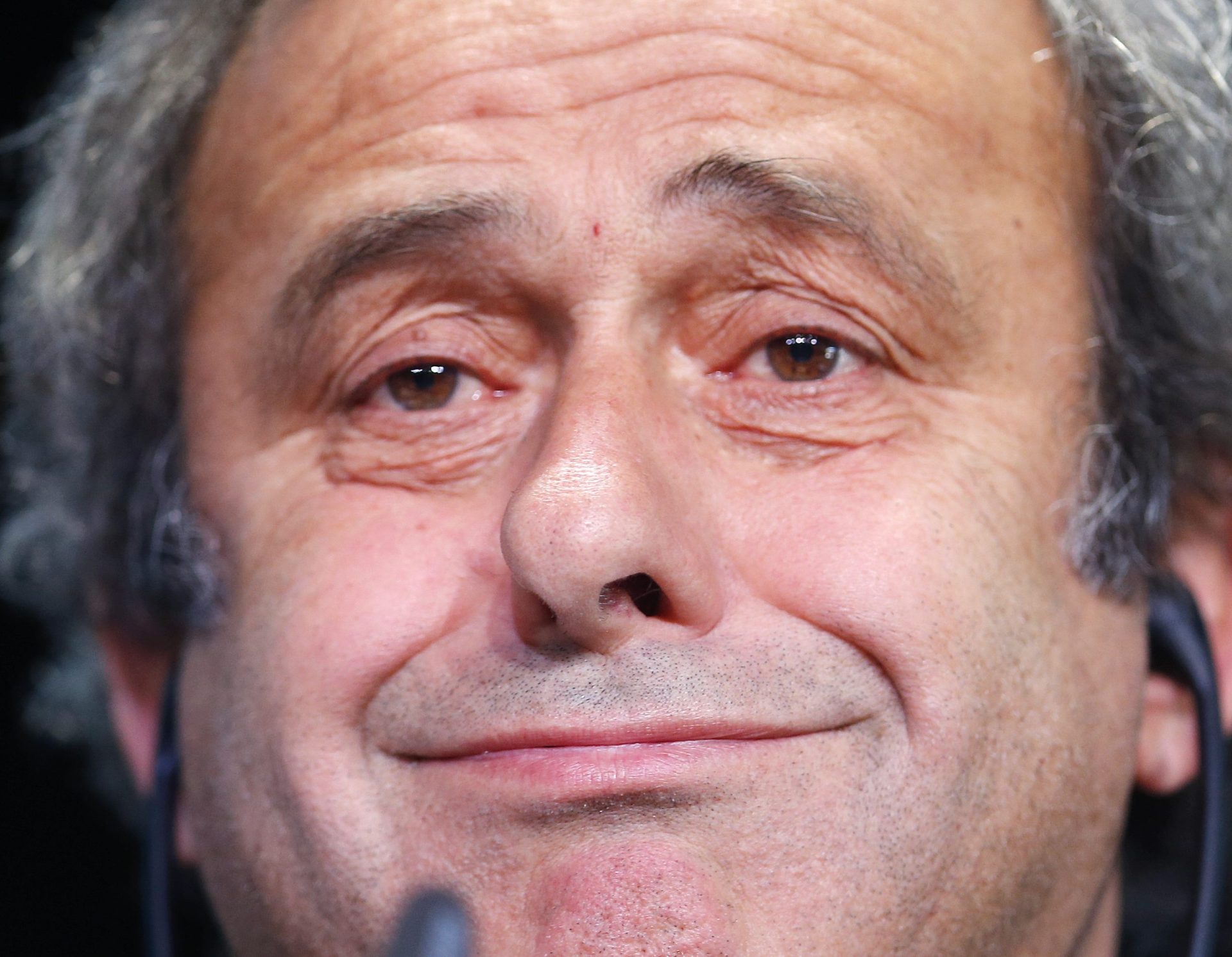 FIFA. Platini pede a Blatter que se demita