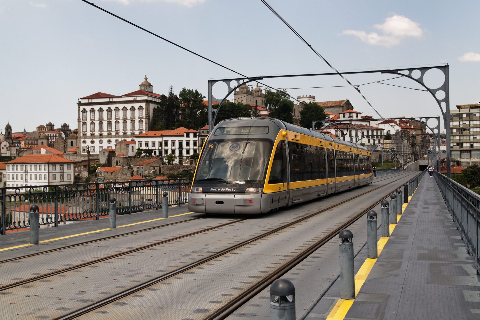 Metro do Porto. PS exige que Governo diga “toda a verdade” sobre concurso