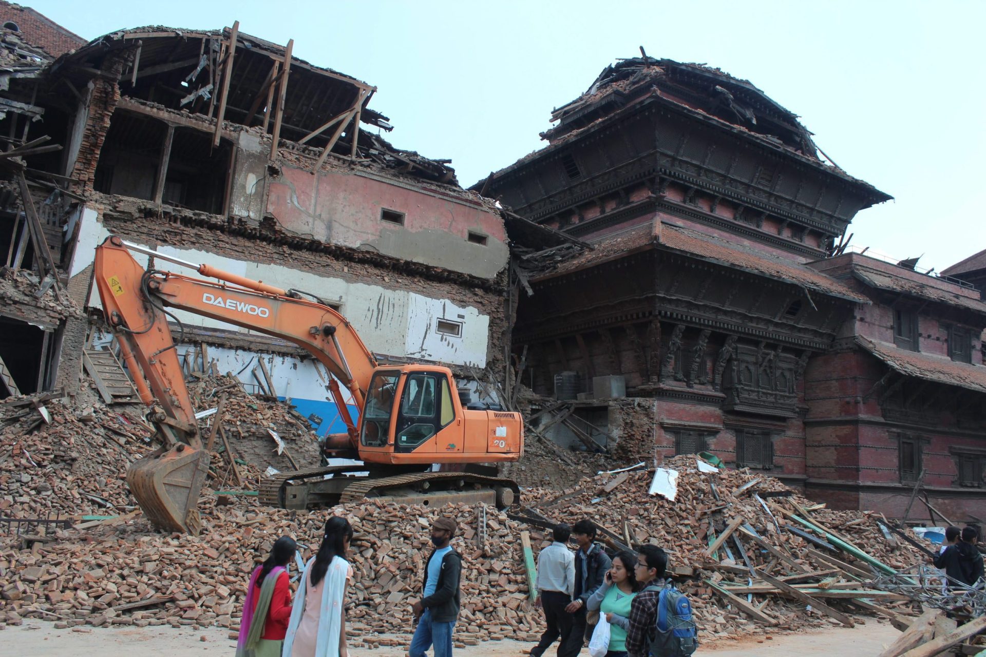 Nepal. Equipas estrangeiras “podem deixar o país”