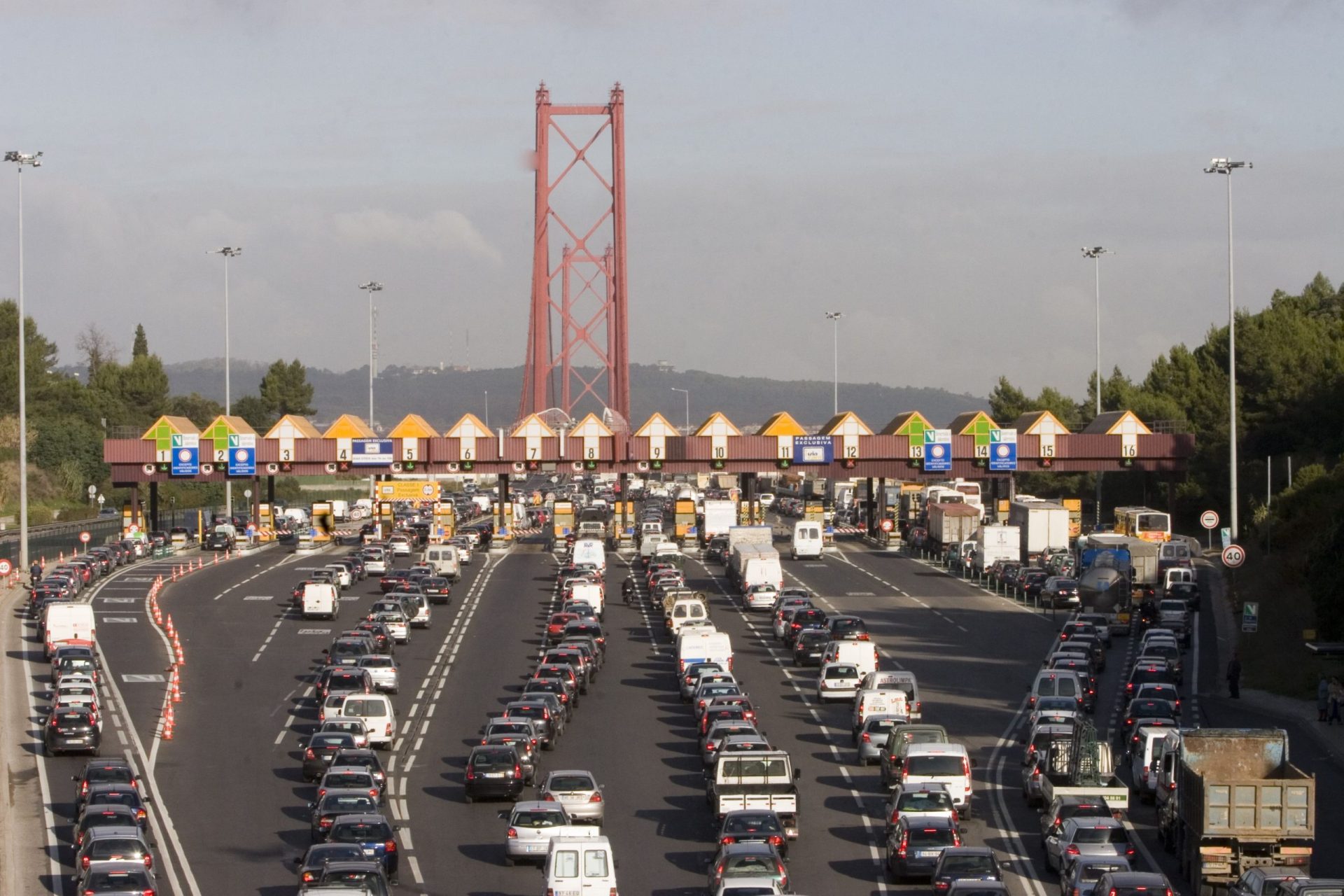 Trânsito retomado na Ponte 25 de Abril