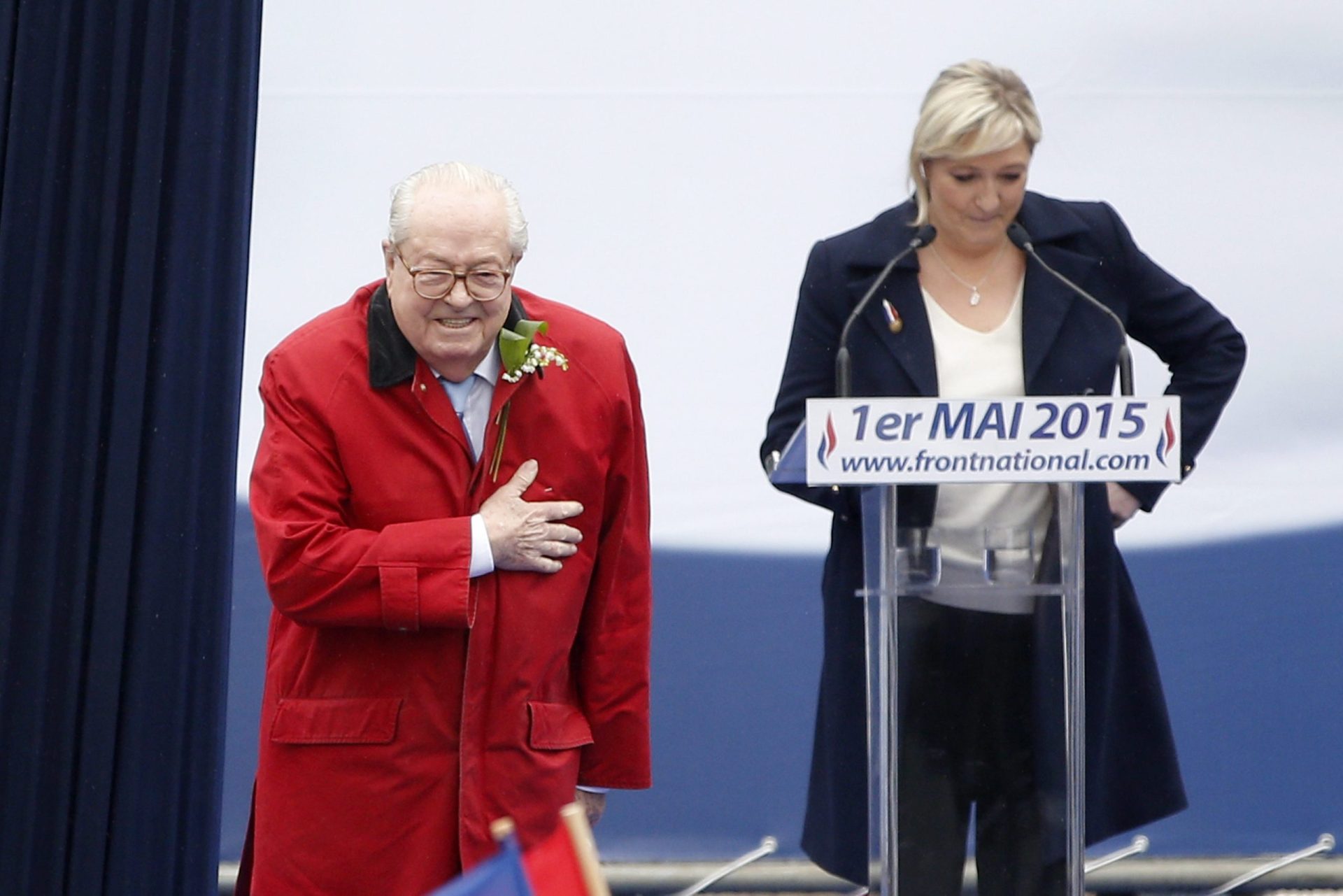 Em guerra aberta com a filha, Le Pen exige o seu nome de volta