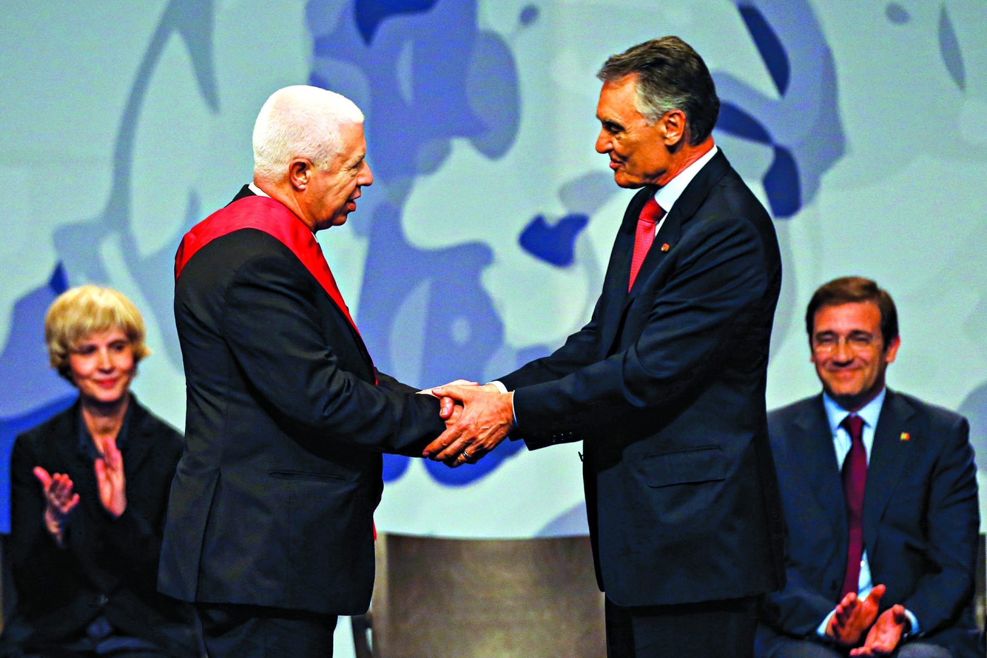 A última valsinha (das medalhas) de Aníbal António Cavaco Silva