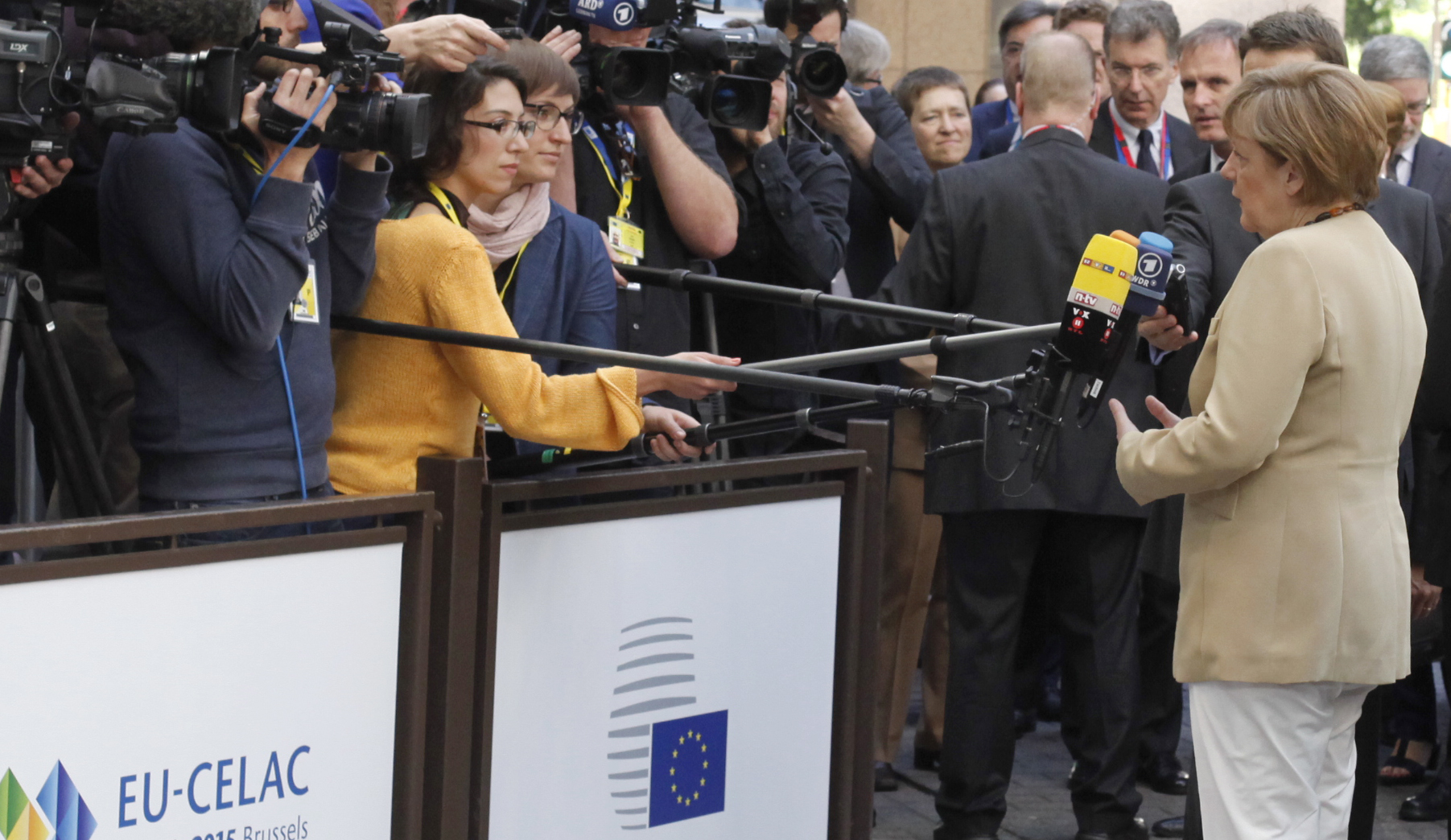 Merkel. “Um euro forte faz com que ‘eles’ dificilmente possam pôr em prática as reformas”